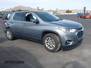 2020 Chevrolet Traverse LT Cloth z VIN 1GNERGKW2LJ240355, wystawiony jako IAAI lot #41986923 z przebiegiem 48 827 mil mil oraz . Historia ofert i sprzedaży dostępna na DreamBid. Obrazek 1.