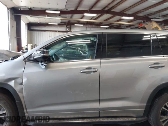 2017 Toyota Highlander LE with VIN 5TDBZRFH5HS377917, listed as a IAAI auction lot 42488526 with 63,460 mi miles and . Bid and sale history available at DreamBid. Image 15.