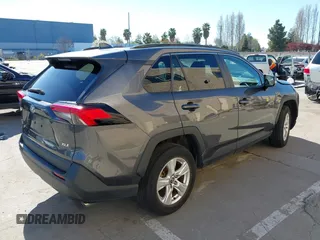 2021 Toyota RAV4 XLE with VIN 2T3W1RFV0MC152913, listed as a IAAI auction lot 41871718 with 17,037 mi miles. Bid and sale history available at carsss.com. Image 4.