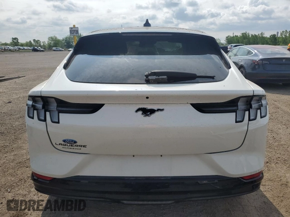 2022 Ford Mustang Mach-E Premium z VIN 3FMTK3SU3NMA53249, wystawiony jako Copart lot #58983555 z przebiegiem 68 909 mil mil oraz Szkoda całkowita • Salvage title. Historia ofert i sprzedaży dostępna na DreamBid. Obrazek 6.