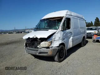 2005 Freightliner Sprinter with VIN WDYPD644X55808602, listed as a Copart auction lot 55554884 with 275,716 mi miles and Salvage Title. Bid and sale history available at DreamBid. Image 1.