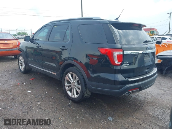 2018 Ford Explorer XLT z VIN 1FM5K7D83JGC39166, wystawiony jako IAAI lot #42425333 z przebiegiem 122 029 mil mil oraz . Historia ofert i sprzedaży dostępna na DreamBid. Obrazek 3.
