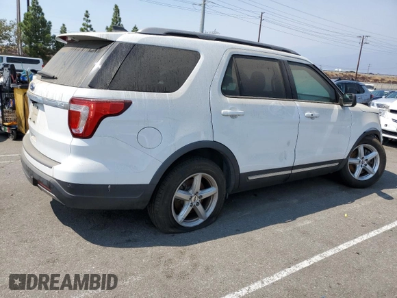 2019 Ford Explorer XLT z VIN 1FM5K7D83KGB28747, wystawiony jako Copart lot #71127864 z przebiegiem 127 986 mil mil oraz Szkoda całkowita • Salvage title. Historia ofert i sprzedaży dostępna na DreamBid. Obrazek 3.