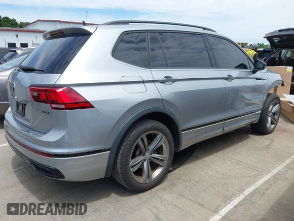 2022 Volkswagen Tiguan SE R-Line Black z VIN 3VV8B7AX9NM093043, wystawiony jako IAAI lot #42290191 z przebiegiem 55 136 mil mil oraz . Historia ofert i sprzedaży dostępna na DreamBid. Obrazek 4.
