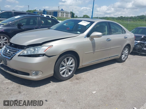 2012 Lexus ES 330 z VIN JTHBK1EG0C2490879, wystawiony jako IAAI lot #42296690 z przebiegiem 104 658 mil mil oraz . Historia ofert i sprzedaży dostępna na DreamBid. Obrazek 2.