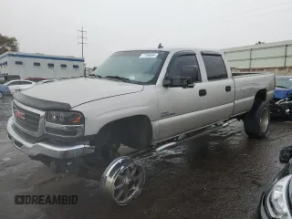 2007 GMC Sierra 3500 SRW Work Trk z VIN 1GTHK33D27F106146, wystawiony jako Copart lot #77556084 z przebiegiem 277 900 mil mil oraz Szkody całkowita. Historia ofert i sprzedaży dostępna na DreamBid. Obrazek 1.