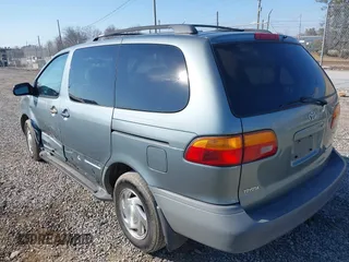 2000 Toyota Sienna CE with VIN 4T3ZF19C8YU272134, listed as a IAAI auction lot 41505762 with 234,706 mi miles. Bid and sale history available at carsss.com. Image 3.