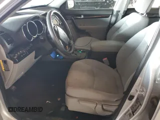 2013 Kia Sorento LX z VIN 5XYKT4A65DG333708, wystawiony jako Copart lot #59422375 z przebiegiem 118 326 mil mil oraz Czysty tytuł • Clean title. Historia ofert i sprzedaży dostępna na DreamBid. Obrazek 7.