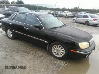 2005 Hyundai XG350 with VIN KMHFU45EX5A420629, listed as a IAAI auction lot 40793422 with 211,598 mi miles. Bid and sale history available at carsss.com. Image 1.