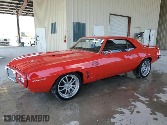 1969 Pontiac Firebird z VIN 223379ULL6573, wystawiony jako Copart lot #57812295 z przebiegiem 142 mil mil oraz Tytuł czysty. Historia ofert i sprzedaży dostępna na DreamBid. Obrazek 1.