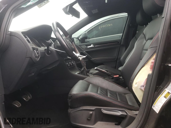 2017 Volkswagen GTI S z VIN 3VW547AU6HM026810, wystawiony jako Copart lot #56215205 z przebiegiem 66 486 mil mil oraz Szkoda całkowita • Salvage title. Historia ofert i sprzedaży dostępna na DreamBid. Obrazek 7.