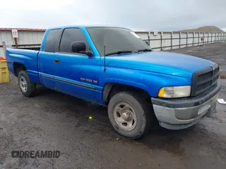 2000 Dodge 1500 z VIN 1B7HC13Y8YJ113993, wystawiony jako IAAI lot #41914440 z przebiegiem 229 599 mil mil oraz . Historia ofert i sprzedaży dostępna na DreamBid. Obrazek 1.