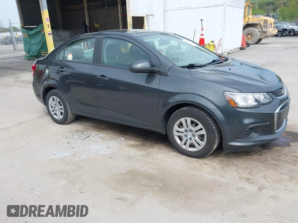 2017 Chevrolet Sonic LS z VIN 1G1JB5SG3H4135041, wystawiony jako IAAI lot #42168751 z przebiegiem 91 312 mil mil oraz . Historia ofert i sprzedaży dostępna na DreamBid. Obrazek 1.
