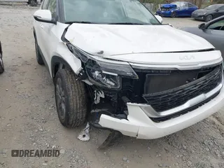 2022 Kia Seltos S z VIN KNDEU2AA1N7300108, wystawiony jako IAAI lot #41971007 z przebiegiem 18 606 mil mil oraz . Historia ofert i sprzedaży dostępna na DreamBid. Obrazek 17.