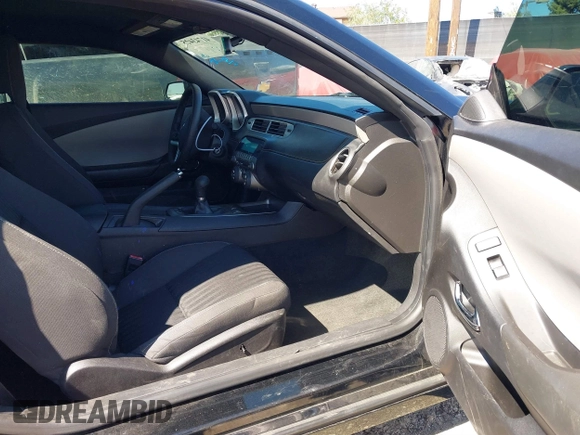 2014 Chevrolet Camaro LS with VIN 2G1FE1E3XE9276910, listed as a IAAI auction lot 41743425 with 68,969 mi miles. Bid and sale history available at carsss.com. Image 5.