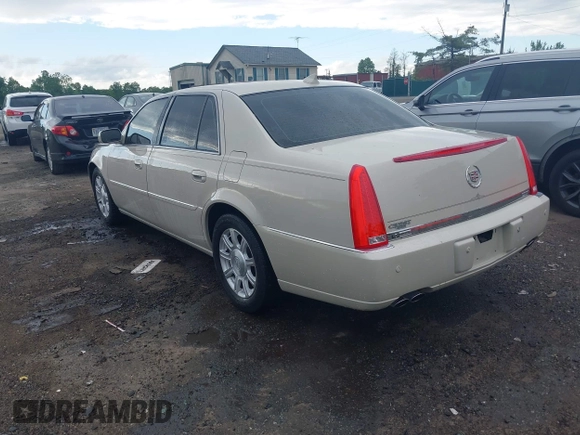 2011 Cadillac DTS z VIN 1G6KA5E65BU139507, wystawiony jako IAAI lot #42236497 z przebiegiem 118 332 mil mil oraz . Historia ofert i sprzedaży dostępna na DreamBid. Obrazek 3.