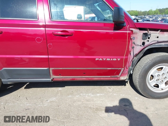 2017 Jeep Patriot Sport with VIN 1C4NJPBB8HD103682, listed as a IAAI auction lot 42001898 with 204,000 mi miles. Bid and sale history available at carsss.com. Image 18.