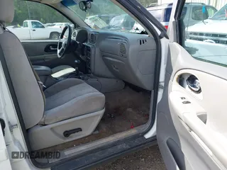 2007 Chevrolet TrailBlazer LS with VIN 1GNDS13S072230724, listed as a IAAI auction lot 41950614 with 195,449 mi miles and . Bid and sale history available at DreamBid. Image 5.