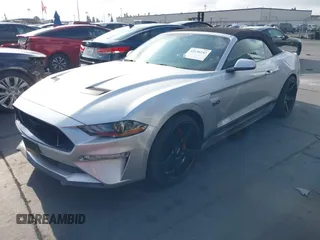 2018 Ford Mustang GT Premium z VIN 1FATP8FF3J5155512, wystawiony jako IAAI lot #42136242 z przebiegiem 94 230 mil mil oraz . Historia ofert i sprzedaży dostępna na DreamBid. Obrazek 19.