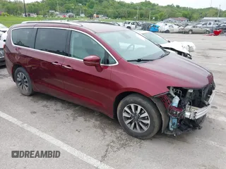 2021 Chrysler Pacifica Touring L z VIN 2C4RC1BG2MR502731, wystawiony jako IAAI lot #42135239 z przebiegiem 64 765 mil mil oraz . Historia ofert i sprzedaży dostępna na DreamBid. Obrazek 1.