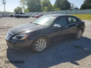 2014 Chrysler 200 Limited z VIN 1C3CCBCG0EN198487, wystawiony jako Copart lot #52913655 z przebiegiem Nie podano mil oraz Szkody całkowita. Historia ofert i sprzedaży dostępna na DreamBid. Obrazek 1.