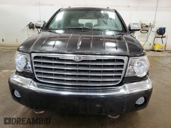 2008 Chrysler Aspen Limited z VIN 1A8HW582X8F122564, wystawiony jako Copart lot #56424765 z przebiegiem 235 977 mil mil oraz Czysty tytuł • Clean title. Historia ofert i sprzedaży dostępna na DreamBid. Obrazek 5.