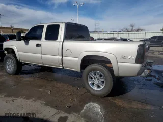 2004 GMC Sierra 1500 SLT with VIN 1GTEK19TX4E376829, listed as a Copart auction lot 45041115 with 246,952 mi miles and Salvage Title. Bid and sale history available at carsss.com. Image 2.