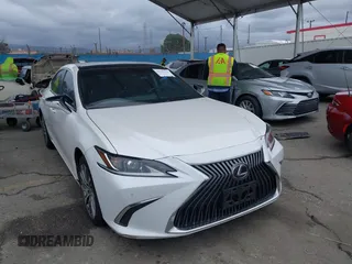 2019 Lexus ES with VIN 58ABZ1B10KU031873, listed as a IAAI auction lot 41741318 with 37,211 mi miles. Bid and sale history available at carsss.com. Image 1.