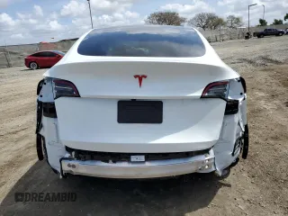 2024 Tesla Model Y z VIN 7SAYGDED4RF054565, wystawiony jako Copart lot #51188065 z przebiegiem 10 540 mil mil oraz Szkoda całkowita • Salvage title. Historia ofert i sprzedaży dostępna na DreamBid. Obrazek 6.