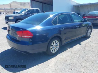 2015 Volkswagen Passat Limited Edition Edition z VIN 1VWAT7A38FC049237, wystawiony jako IAAI lot #42185305 z przebiegiem 157 351 mil mil oraz . Historia ofert i sprzedaży dostępna na DreamBid. Obrazek 4.