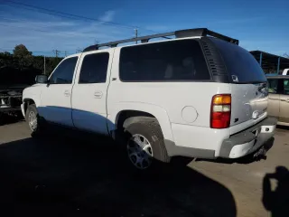 2002 Chevrolet Suburban Z71 with VIN 3GNFK16T52G274926, listed as a Copart auction lot 88449475 with 260,929 mi miles and Salvage Title. Bid and sale history available at carsss.com. Image 2.