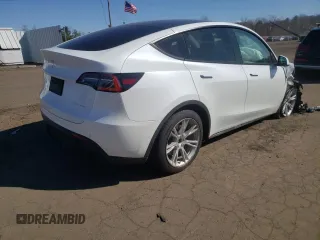 2021 Tesla Model Y Long Range with VIN 5YJYGDEE5MF118045, listed as a Copart auction lot 50790065 with 43,704 mi miles and Salvage Title. Bid and sale history available at DreamBid. Image 3.