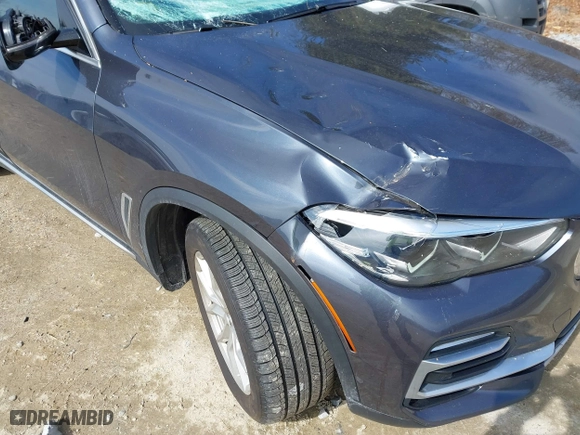 2019 BMW X5 xDrive40i with VIN 5UXCR6C55KLL27667, listed as a IAAI auction lot 41696852 with 55,387 mi miles. Bid and sale history available at carsss.com. Image 17.