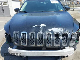 2015 Jeep Cherokee Limited with VIN 1C4PJMDS9FW711040, listed as a IAAI auction lot 41904050 with 137,742 mi miles. Bid and sale history available at carsss.com. Image 6.