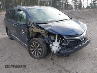 2018 Toyota Sienna XLE with VIN 5TDDZ3DC0JS204454, listed as a IAAI auction lot 41256608 with 153,543 mi miles. Bid and sale history available at carsss.com. Image 6.