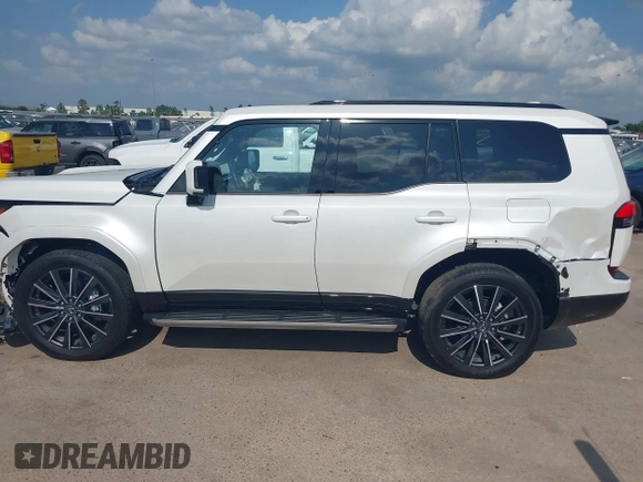 2024 Lexus GX 550 Luxury z VIN JTJVBCDX3R5013010, wystawiony jako IAAI lot #42298207 z przebiegiem 3 589 mil mil oraz . Historia ofert i sprzedaży dostępna na DreamBid. Obrazek 15.