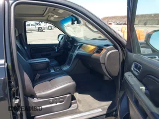 2014 Cadillac Escalade ESV Platinum z VIN 1GYS3KEF5ER161787, wystawiony jako IAAI lot #42358806 z przebiegiem 120 317 mil mil oraz . Historia ofert i sprzedaży dostępna na DreamBid. Obrazek 5.