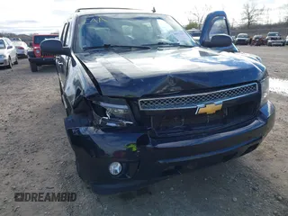 2014 Chevrolet Suburban LT with VIN 1GNSKJE71ER232700, listed as a IAAI auction lot 40812602 with 245,852 mi miles and . Bid and sale history available at DreamBid. Image 6.