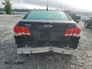 2014 Chevrolet Cruze 2LT z VIN 1G1PE5SB5E7335600, wystawiony jako Copart lot #52023225 z przebiegiem Nie podano mil oraz Szkoda całkowita • Salvage title. Historia ofert i sprzedaży dostępna na DreamBid. Obrazek 6.