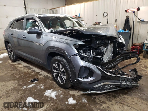 2024 Volkswagen Atlas SE with VIN 1V2LE2CA2RC202122, listed as a Copart auction lot 82377044 with 21,184 mi miles and Salvage title. Bid and sale history available at DreamBid. Image 4.