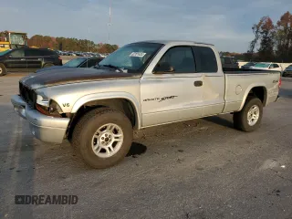 2001 Dodge Dakota SLT with VIN 1B7GG22X71S348268, listed as a Copart auction lot 82101434 with 267,004 mi miles and Salvage Title. Bid and sale history available at carsss.com. Image 1.