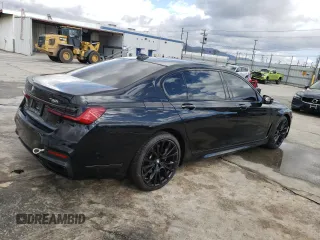 2022 BMW 7 Series 740i with VIN WBA7T2C07NCJ19339, listed as a Copart auction lot 43107493 with 19,424 mi miles. Bid and sale history available at carsss.com. Image 3.