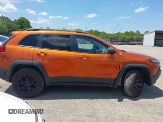 2016 Jeep Cherokee Trailhawk with VIN 1C4PJMBS6GW318035, listed as a IAAI auction lot 42652034 with 187,519 mi miles and . Bid and sale history available at DreamBid. Image 13.