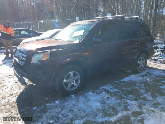 2007 Honda Pilot EX-L with VIN 5FNYF18757B021138, listed as a IAAI auction lot 41246585 with 179,974 mi miles. Bid and sale history available at carsss.com. Image 2.