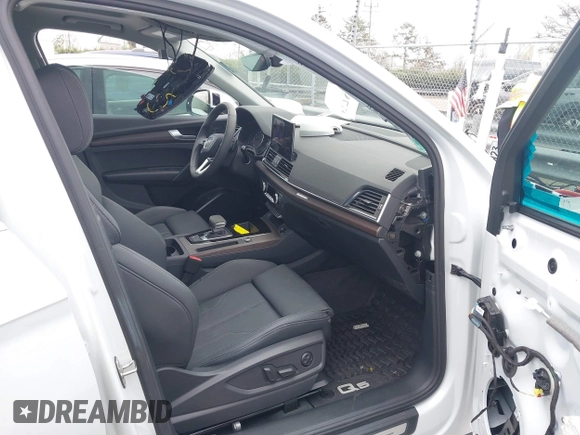 2024 Audi Q5 S line Premium with VIN WA1GAAFY4R2014543, listed as a IAAI auction lot 41704011 with 10,826 mi miles and . Bid and sale history available at DreamBid. Image 5.