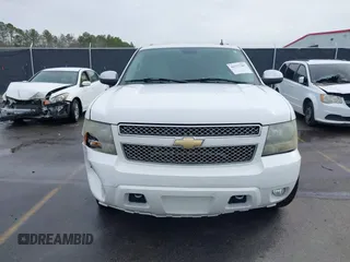 2008 Chevrolet Suburban LTZ with VIN 1GNFC16018R143195, listed as a IAAI auction lot 41577367 with 223,506 mi miles and . Bid and sale history available at DreamBid. Image 12.