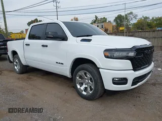2025 Ram 1500 Big Horn z VIN 1C6RRFFG4SN544793, wystawiony jako IAAI lot #40657318 z przebiegiem 2 031 mil mil oraz . Historia ofert i sprzedaży dostępna na DreamBid. Obrazek 1.