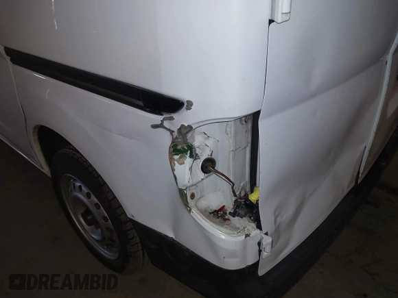 2015 Nissan NV200 S z VIN 3N6CM0KN0FK696271, wystawiony jako IAAI lot #41091873 z przebiegiem 89 652 mil mil oraz . Historia ofert i sprzedaży dostępna na DreamBid. Obrazek 6.