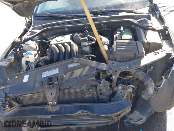 2014 Volkswagen Jetta S z VIN 3VW2K7AJ7EM275448, wystawiony jako IAAI lot #41835358 z przebiegiem 149 272 mil mil oraz . Historia ofert i sprzedaży dostępna na DreamBid. Obrazek 10.