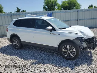 2024 Volkswagen Tiguan Wolfsburg Edition z VIN 3VV6B7AX9RM208592, wystawiony jako Copart lot #62165985 z przebiegiem 15 173 mil mil oraz Czysty tytuł • Clean title. Historia ofert i sprzedaży dostępna na DreamBid. Obrazek 4.